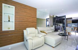 Apartment – Pattaya, Chonburi, Thailand for $225,000