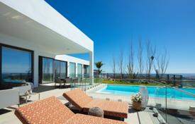 Villa for sale in El Herrojo, Benahavis for 5,850,000 €