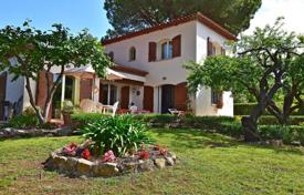 Villa with a swimming pool and a guest house at 150 meters from the beach, Antibes, France for 7,500 € per week