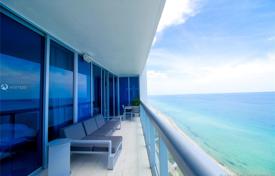 Comfortable apartment with ocean views in a residence on the first line of the beach, Miami Beach, Florida, USA for $1,800,000