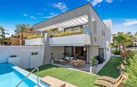 Semi Detached Villa for sale in Marbella — Puerto Banus for 2,195,000 €