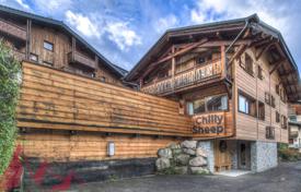 House with large terrace with hot tub, in the centre of Morzine, France for 2,350,000 €