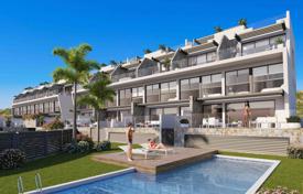 Three-bedroom apartment with a garden in Guardamar del Segura, Alicante, Spain for 396,000 €