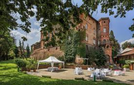 Prestigious castle with a centuries-old park on the border of Monferrato in Piedmont, Italy for 2,500,000 €