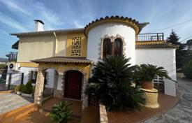 Spacious house in Fenals for 1,650,000 €