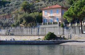 Villa with a swimming pool, a garden and a panoramic view, 50 meters from the sea, Portovenere, Italy for 7,300 € per week