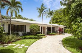 Cozy villa with a backyard, a swimming pool, a recreation area and a garage, Miami, USA for $1,395,000