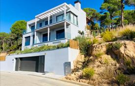 Three-storey villa with a swimming pool and a view of the sea, Lloret de Mar, Spain for 770,000 €
