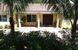Comfortable cottage with a backyard, recreation area and a garden, Coral Gables, USA for $980,000