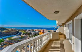 Two-bedroom penthouse with a huge roof terrace in Acantilado de los Gigantes, Tenerife, Spain for 551,000 €