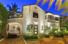Newly renovated villa with a patio, a pool and a terrace, Miami Beach, USA for $2,480,000