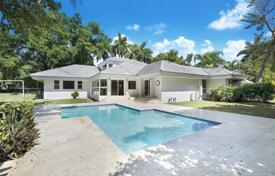 Cozy villa with a private dock, a pool, a terrace and views of the bay, Coral Gables, USA for $2,797,000