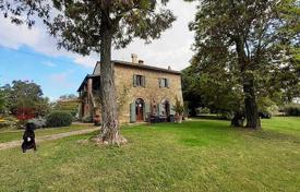 Two-storey traditional villa with a pool and a garden in Sarteano, Tuscany, Italy for 1,000,000 €