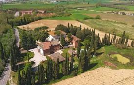 Prestigious property with villa and holiday farm in Sinalunga Tuscany for 2,900,000 €