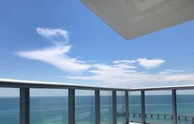 Spacious flat with ocean views in a residence on the first line of the beach, Sunny Isles Beach, Florida, USA for $1,252,000