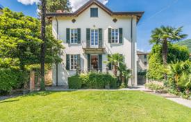Historic villa with a garden and a view of Lake Como in Cernobbio, Italy for 1,900,000 €