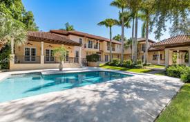 Spacious villa with a large plot, a swimming pool, garages and terraces, Coral Gables, USA for $4,999,000