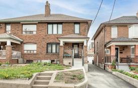 Terraced house – Dufferin Street, Toronto, Ontario,  Canada for C$1,502,000