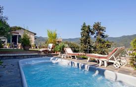 Villa with a swimming pool and a panoramic view of the sea close to the center of Rapallo, Italy for 6,500 € per week