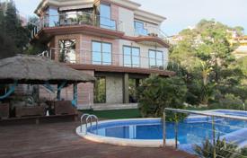 Exclusive three-storey villa with a swimming pool, a jacuzzi and a sauna near the beach, in a prestigious area, Lloret de Mar, Spain for 1,658,000 €