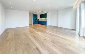 Three-bedroom apartment with a balcony in a new residence with a swimming pool, in central London, UK for 1,901,000 €