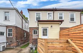 Terraced house – Gerrard Street East, Toronto, Ontario,  Canada for C$1,316,000