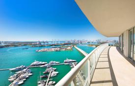 Sunny three-bedroom apartment on the first line from the ocean in Miami Beach, Florida, USA for 3,710,000 €