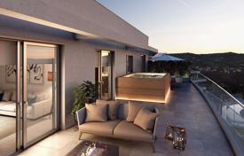 Beautiful penthouse with terraces in a new residence with a cinema, a spa and swimming pools, Malaga, Spain for 384,000 €