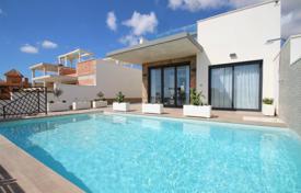 New villa with a pool in San Miguel de Salinas, Alicante, Spain for 810,000 €