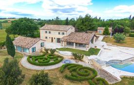 Luxury traditional villa with a large swimming pool, a garden and picturesque views in the center of La Marche, Italy for 1,850,000 €