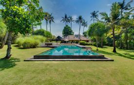 Villa with a swimming pool, a guest house and a garden in a quiet area, near the beach, Ketewel, Indonesia for 5,900 € per week
