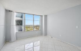 Condo – Pine Tree Drive, Miami Beach, Florida,  USA for $335,000