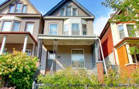 Townhome – Gerrard Street East, Toronto, Ontario,  Canada for C$1,163,000