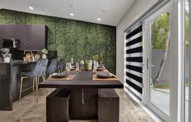 Townhome – West End, Miami, Florida,  USA for $950,000