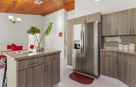 Townhome – West End, Miami, Florida,  USA for $890,000