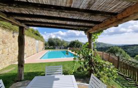 Farmhouse with pool and olive grove for sale in Arezzo Tuscany for 1,100,000 €