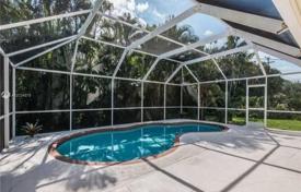 Comfortable villa with a backyard, a swimming pool, a sitting area and a garage, Coral Gables, USA for $975,000
