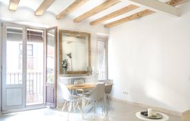 Renovated apartment with a balcony in the city center, Barcelona, Spain for 285,000 €