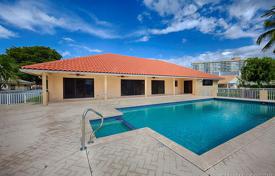 Spacious villa with a backyard, a pool and a garage, Hallandale Beach, USA for $1,950,000