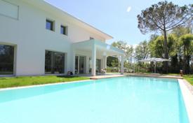 New high-tech villa with a swimming pool, Forte dei Marmi, Tuscany, Italy for 9,500 € per week