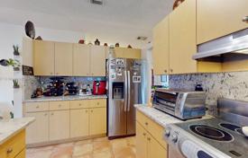 Townhome – West End, Miami, Florida,  USA for $675,000