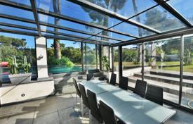 Modern villa with a swimming pool and a garden near the beach, Cap d'Antibes, France for 12,000 € per week