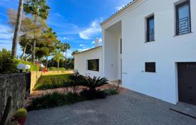 Modern style family villa in Sotogrande Alto with fantastic views to San Roque Golf course and the sea for 1,550,000 €