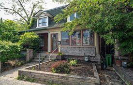 Terraced house – Dundas Street West, Toronto, Ontario,  Canada for C$1,070,000